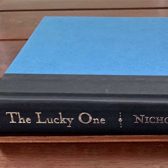 The Lucky One by Nicholas Sparks 2008 - Picture 1 of 2